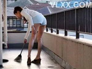 Thanh niên may mắn đưa cô bạn đại học say xỉn về nhà rồi trả bài luôn