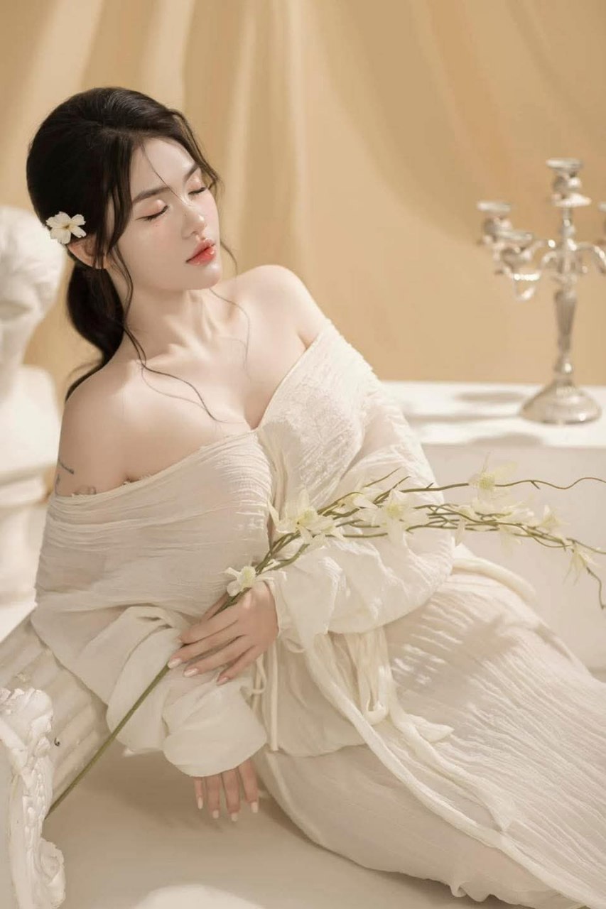 Làm liều tuột quần doggy dì trẻ mông to và cái kết